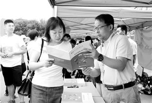 高考落幕，經(jīng)濟(jì)貿(mào)易咨詢成報(bào)考熱門(mén)——新興專業(yè)的選擇與未來(lái)展望